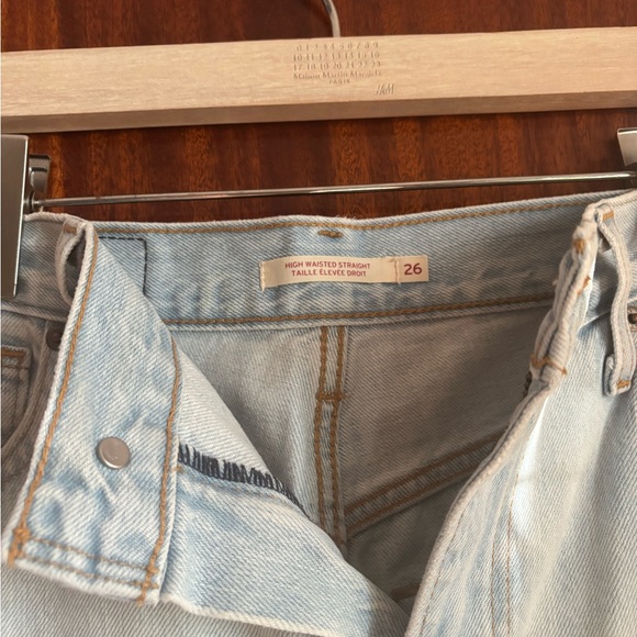 Levi’s High Waisted Straight Light Blue Jeans - Picture 4 of 4